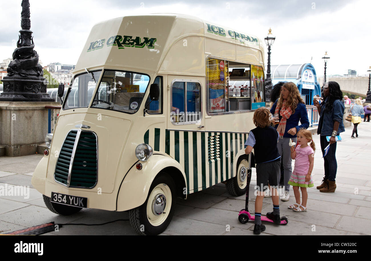 Klassische Morris Icecream Van London UK Stockfoto