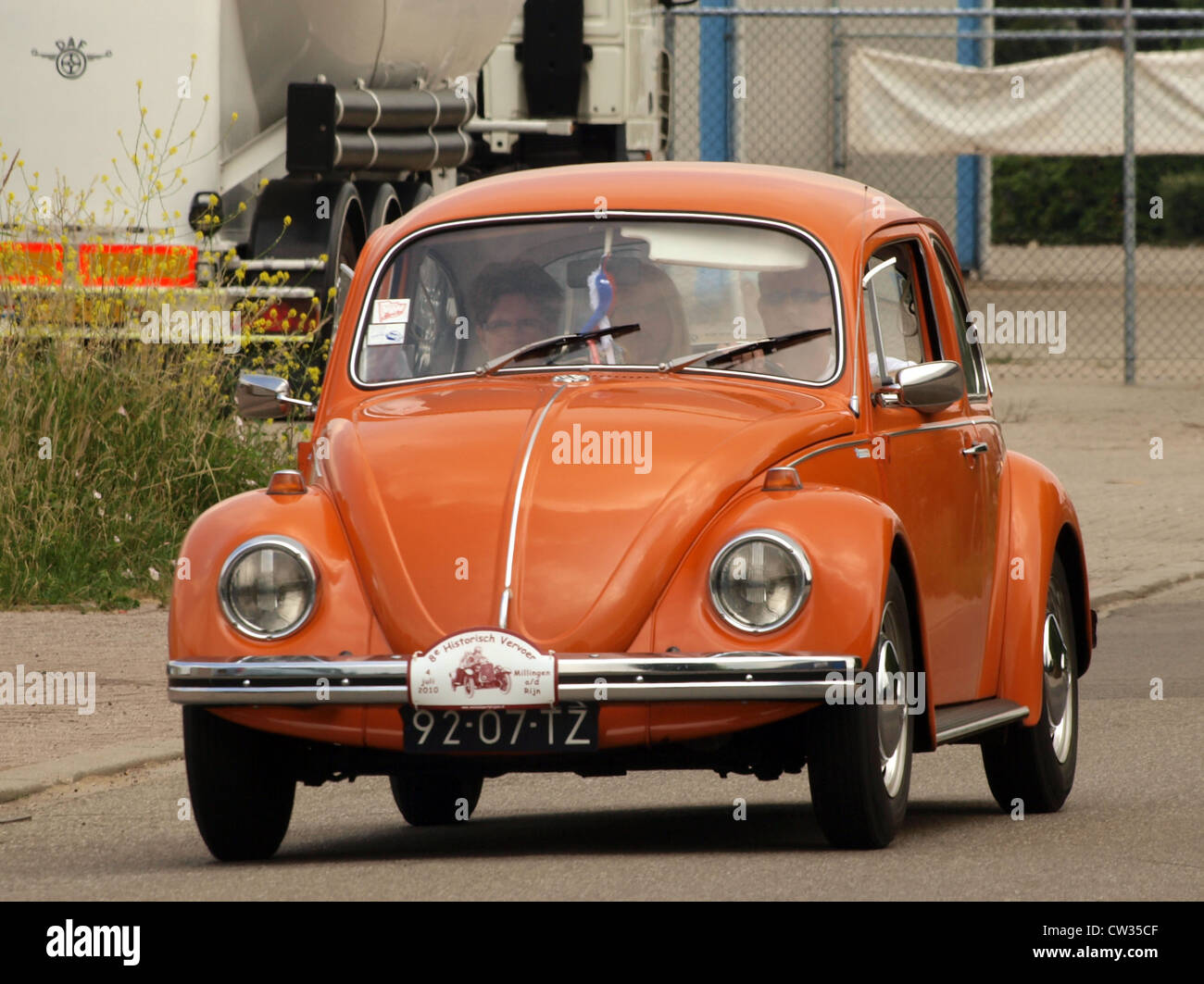 Ein 1972er Volkswagen Beetle, ein Oldtimer-Modell, wurde 2010 auf einem Oldtimer-Treffen in Millingen am Rhein vorgestellt. Dieses legendäre Fahrzeug ist bekannt für sein unverwechselbares Design und seine Geschichte als eines der beliebtesten Autos des 20. Jahrhunderts. Stockfoto