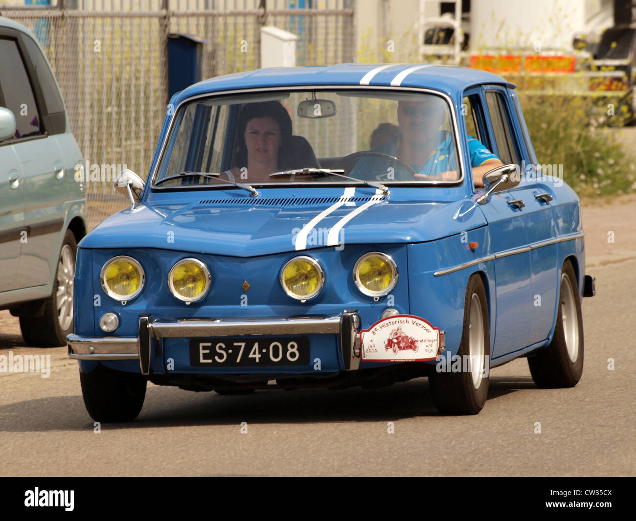Der Renault R1132 Major, 2010 auf einem Oldtimertreffen in Millingen am Rhein ausgestellt, ist ein französisches Militärfahrzeug, das für sein robustes Design und seine historische Bedeutung im militärischen Transport während seiner Zeit bekannt ist. Stockfoto