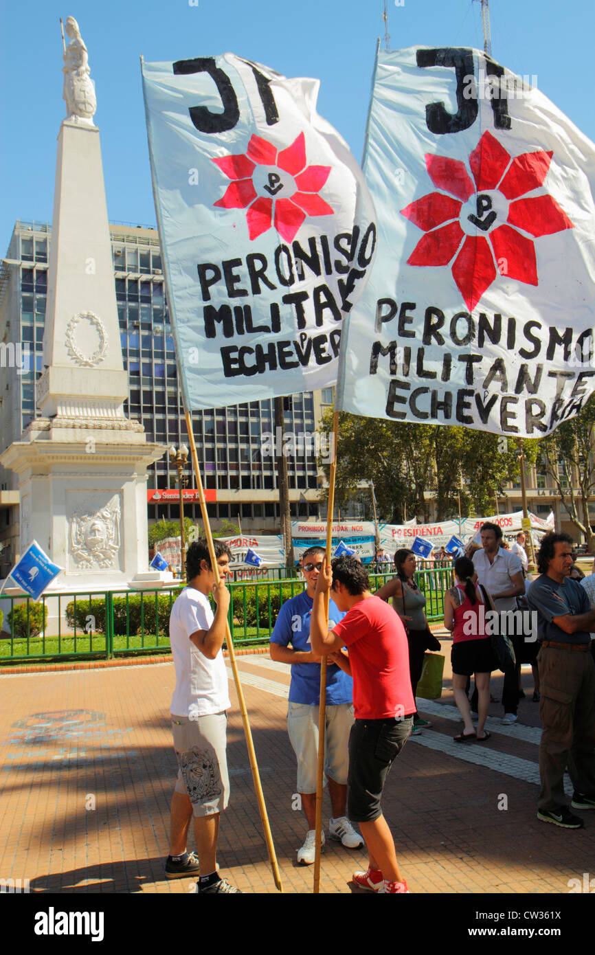 Buenos Aires Argentinien, Plaza de Mayo historischer Hauptplatz, politischer Mittelpunkt, Protest, Demonstration, Aktivist, Banner, Juventud Peronista, Student, politische Organisation Stockfoto