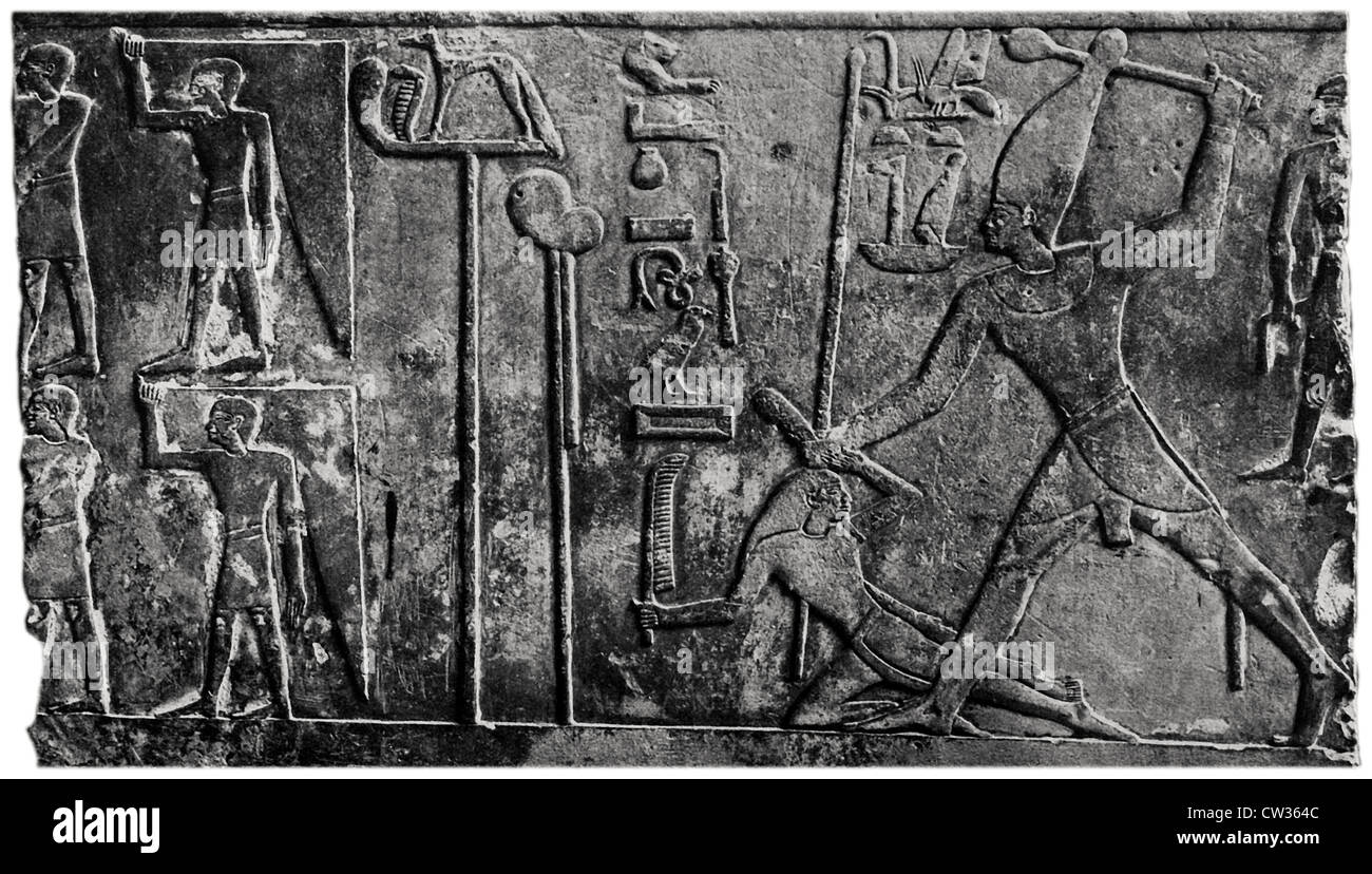 König Mentuhotep III. schlägt einen Feind Stockfoto