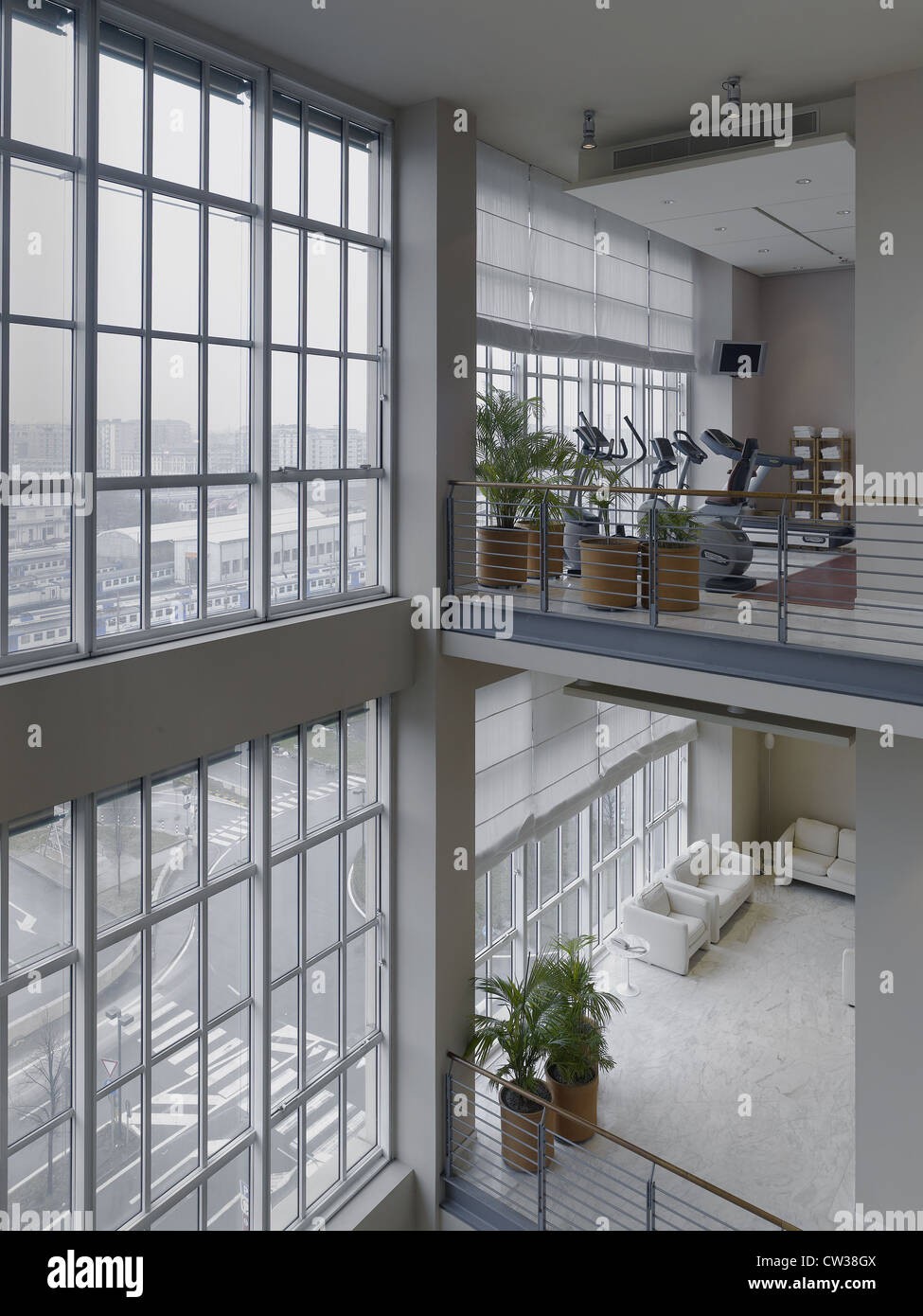 Lobby-Lounge des Hotels mit Fitness-Studio und ein kleines Wohnzimmer Stockfoto