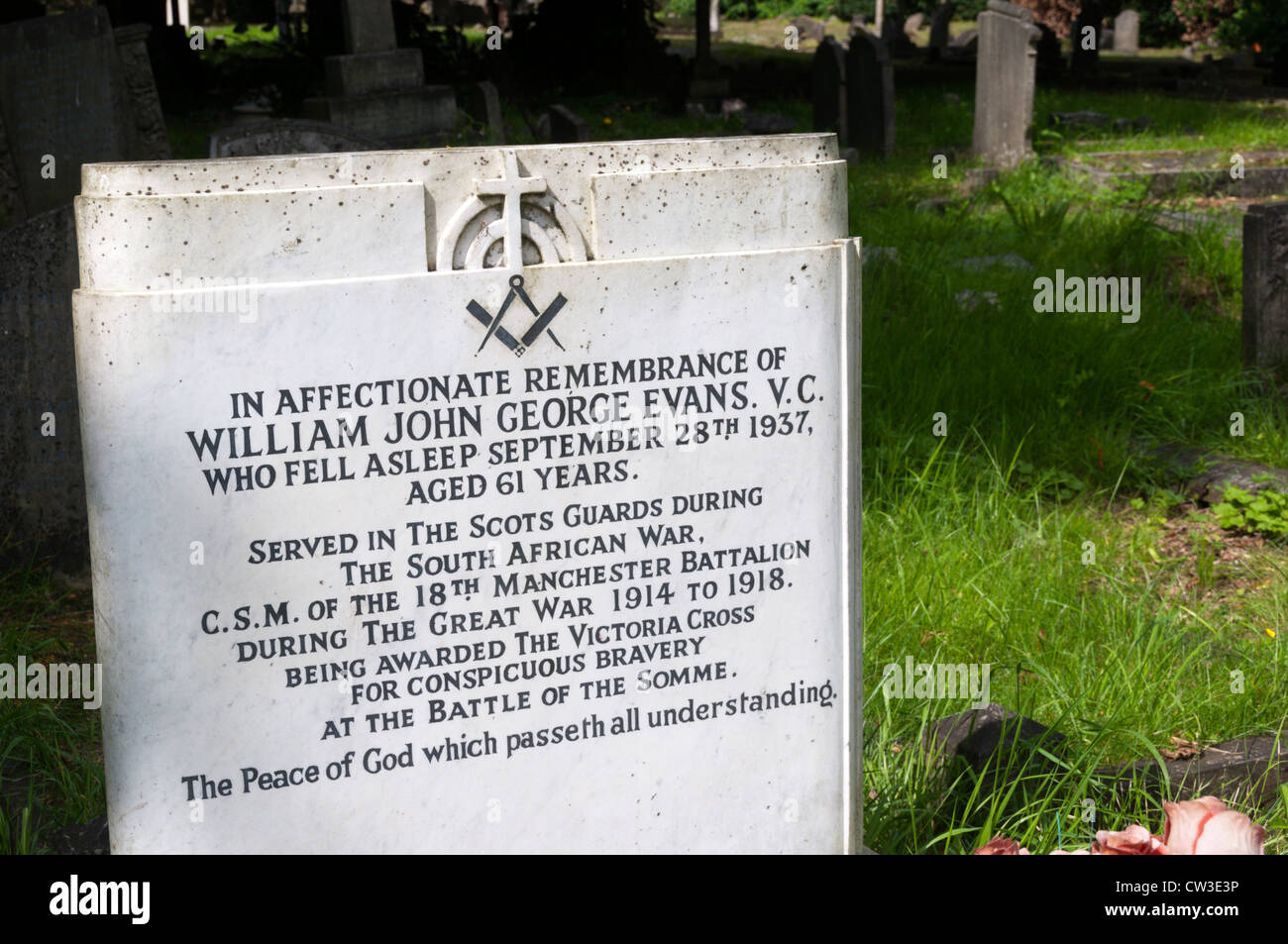 Das Grab von William Evans VC, ausgezeichnet das Victoria-Kreuz für seine Tapferkeit in der Schlacht an der Somme. Stockfoto