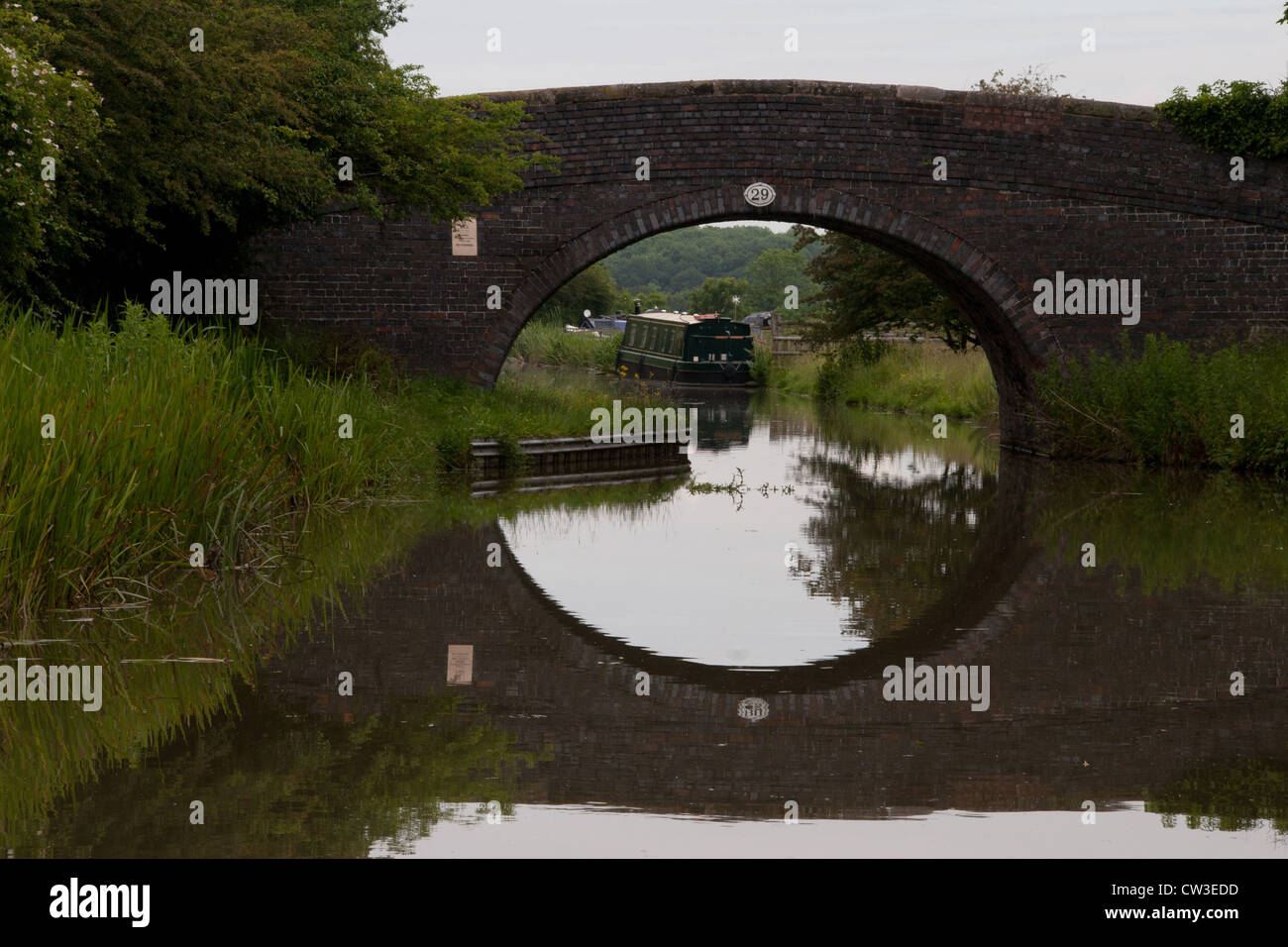 Brücke 29 Ashby Kanal in der Nähe von Stoke Golding in Leicestershire, England Stockfoto