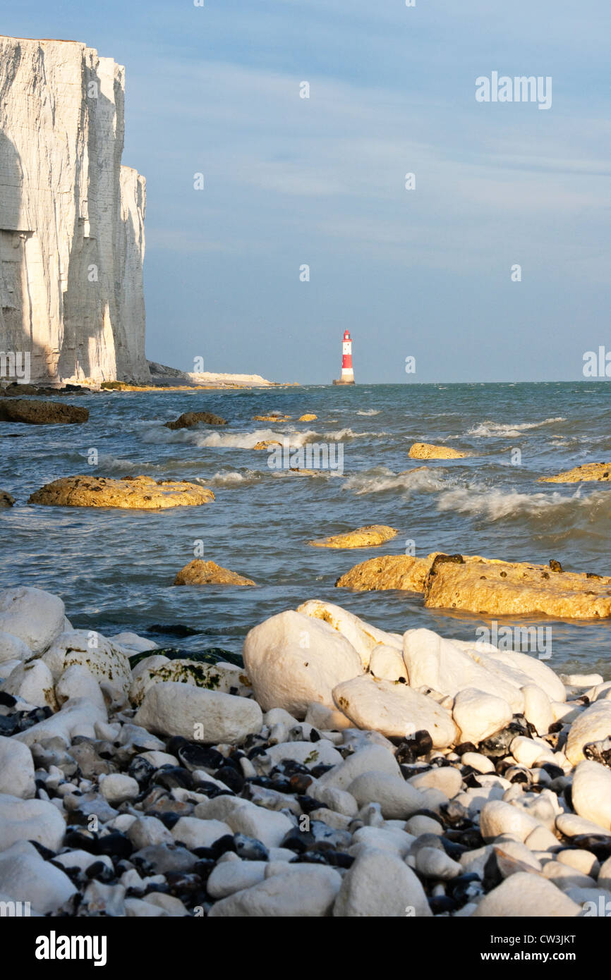 Am Strand zwischen Beachy Head und Birling Gap, East Sussex an einem späten Sommernachmittag Stockfoto