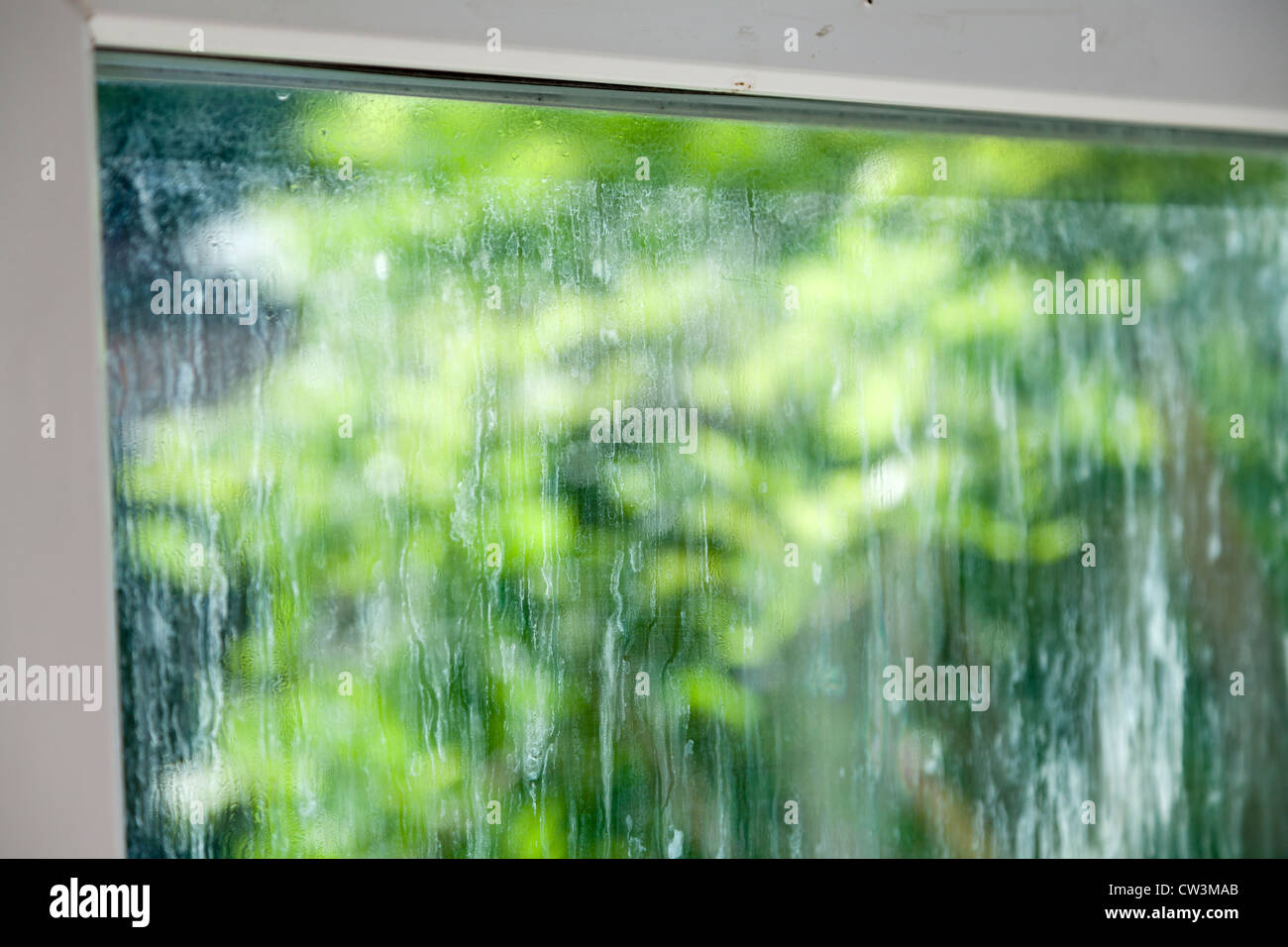 beschlagene beschlagen doppelt verglaste Fenster Stockfoto