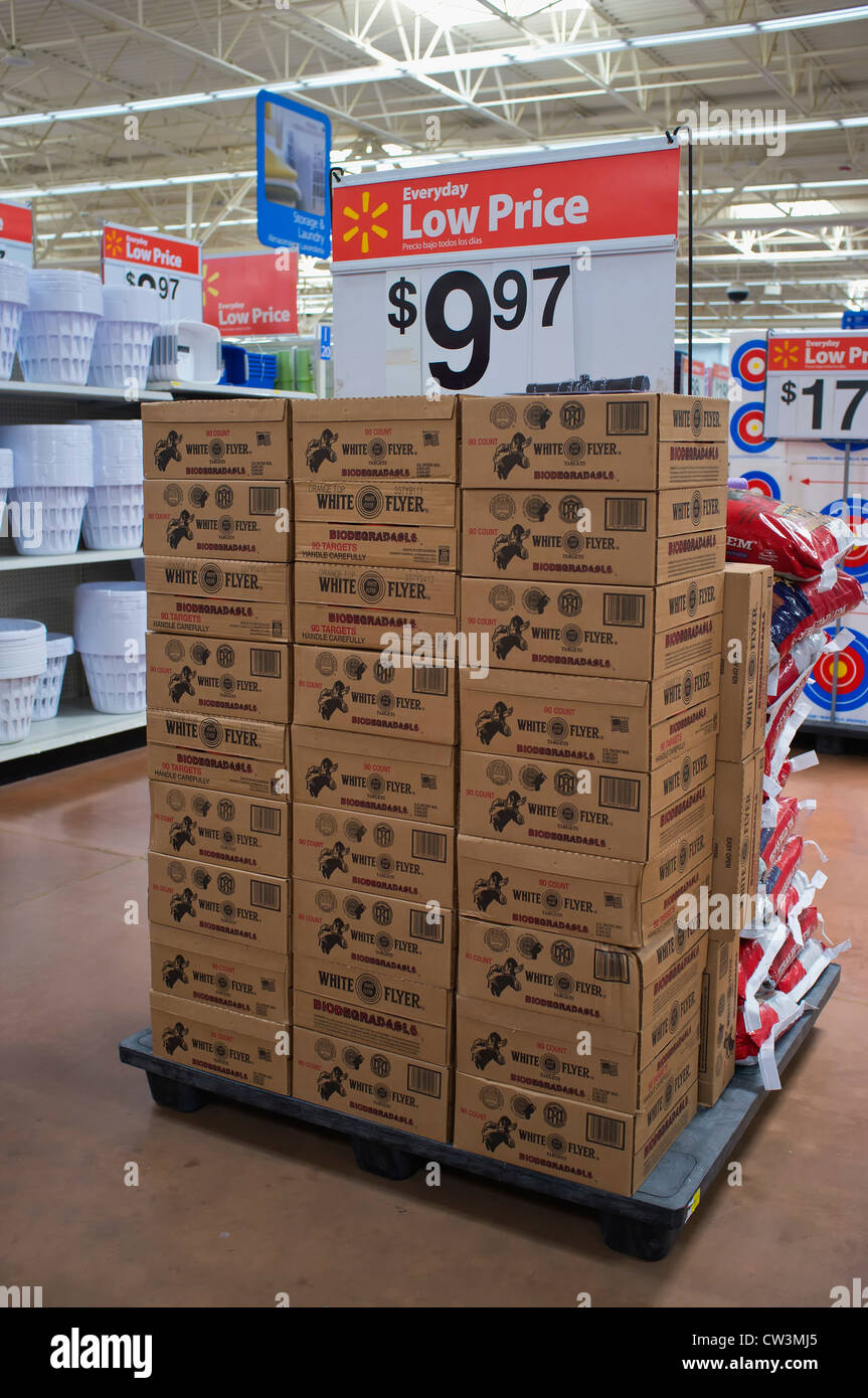 Verkaufsdisplay Munition in einem Supermarkt in Texas, USA Stockfoto