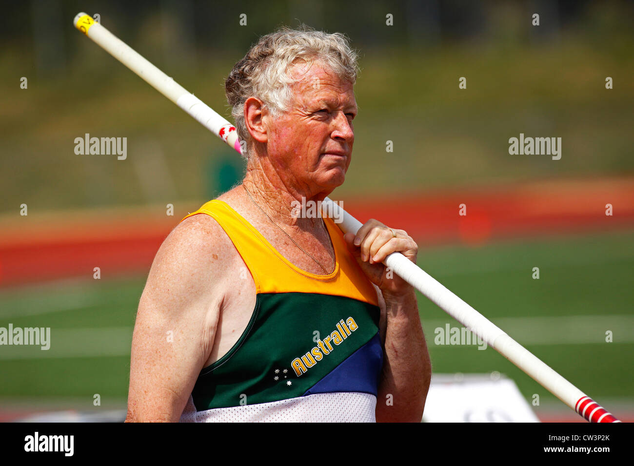 Don Chambers, bereitet Stabhochsprung in 2012 NCCWMA & CMA Track & Feld Meisterschaften 75 Jahre von Australien. Stockfoto