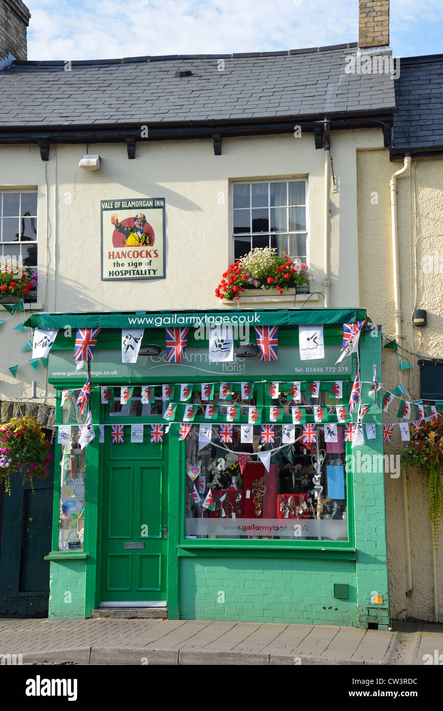 Floristenfront mit Verblendeten, High Street, Cowbridge (Y Bont-faen),Vale of Glamorgan (Bro Morgannwg), Wales (Cymru), Vereinigtes Königreich Stockfoto