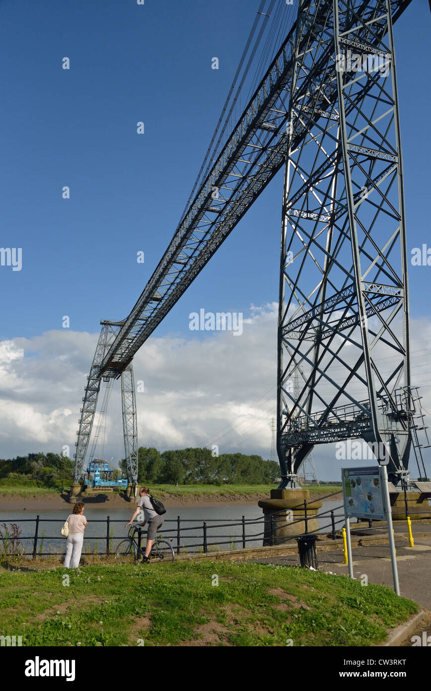 Die Newport Transporter Bridge über den Fluss Usk, City of Newport (Casnewydd), Wales (Cymru), Großbritannien Stockfoto