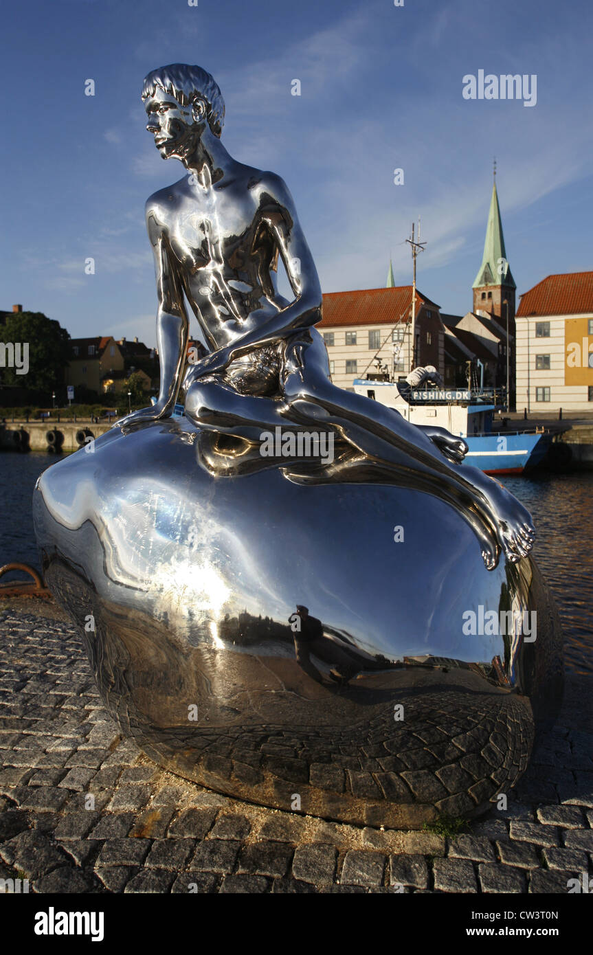 "Han" (Dansih) oder "He" (Englisch)-Skulptur (2012) von Michael Elmgreen & Ingar Dragset, Helsingør, Dänemark Stockfoto