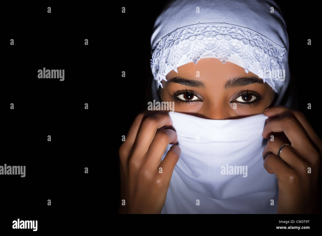 Äthiopische muslimische Frau trägt einen weißen Schleier Stockfoto