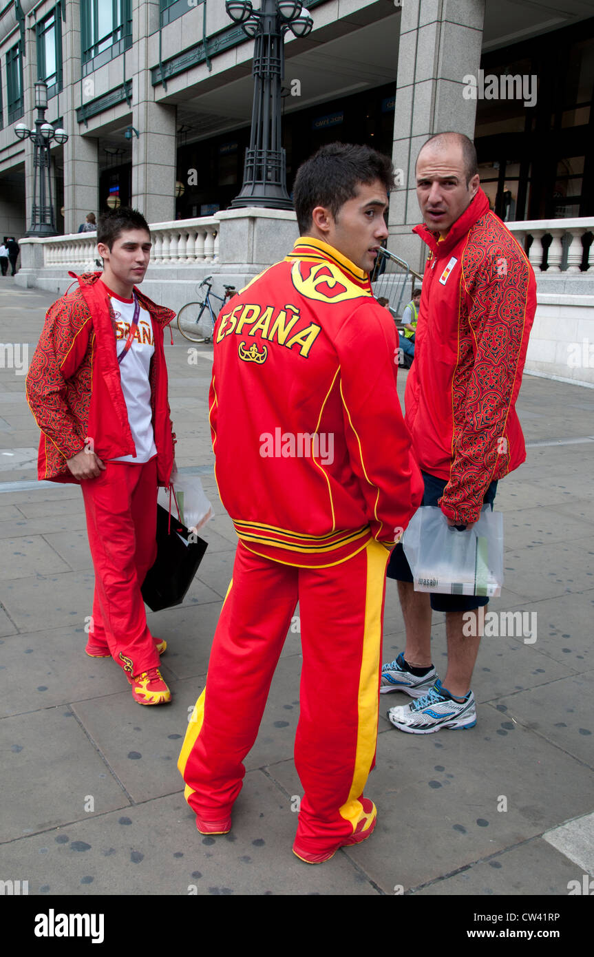 Spanische Olympische Turnerin Team an der Liverpool Street station Stockfoto