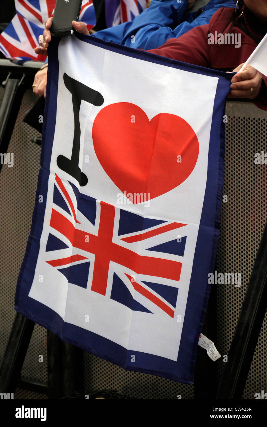 "Ich liebe GB" Banner halten an einer großen Parade in Großbritannien Stockfoto