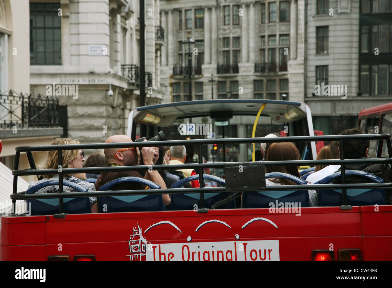 London-Sightseeing-Bus. Touristen-Liebe-Cabrio-Tour-Bus ermöglichen ihnen, eine gute Möglichkeit, Reisen rund um die Hauptstadt [Editorial nur] Stockfoto