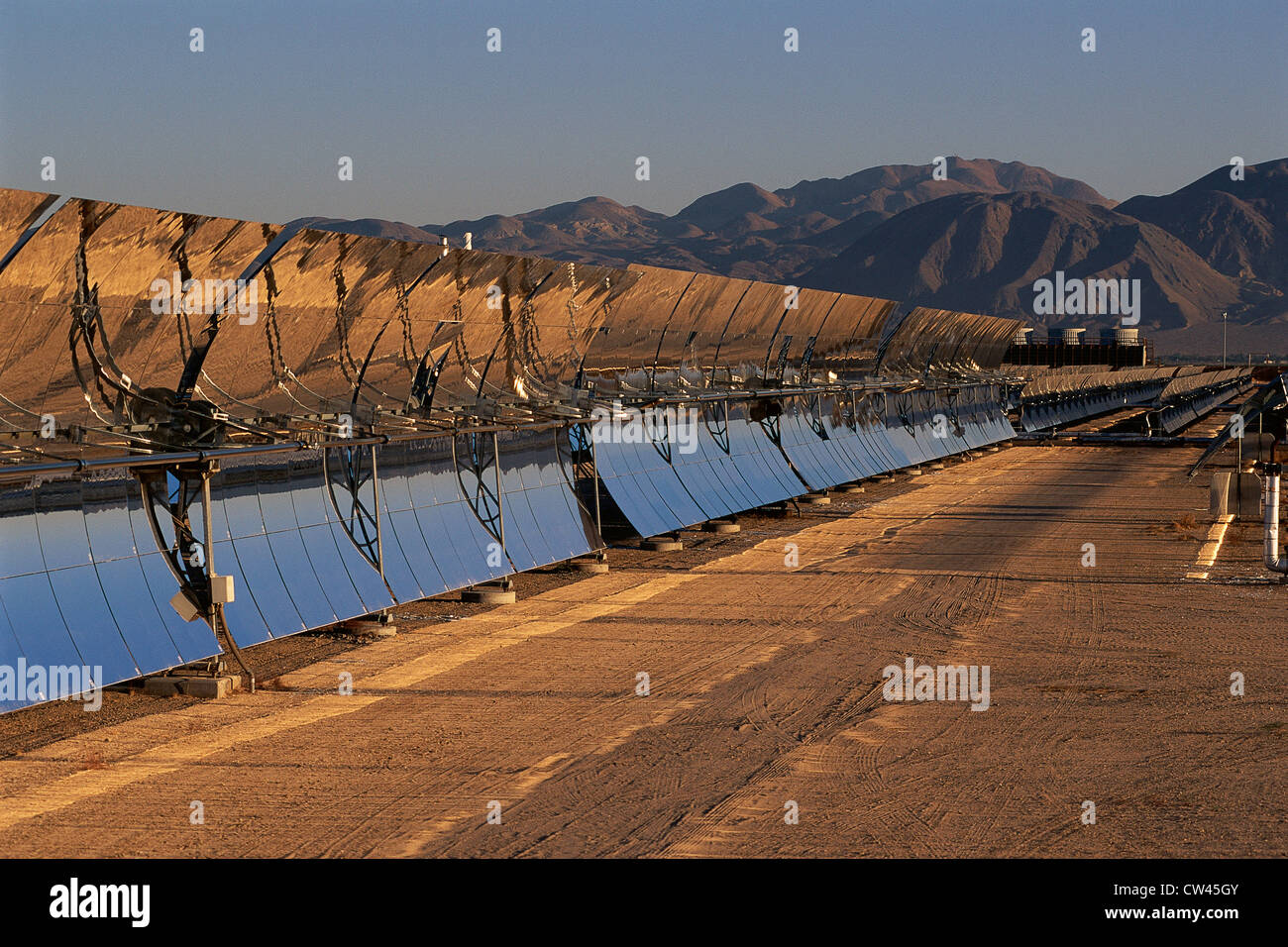 Reihe der Solar-Panels auf Solaranlage Stockfoto