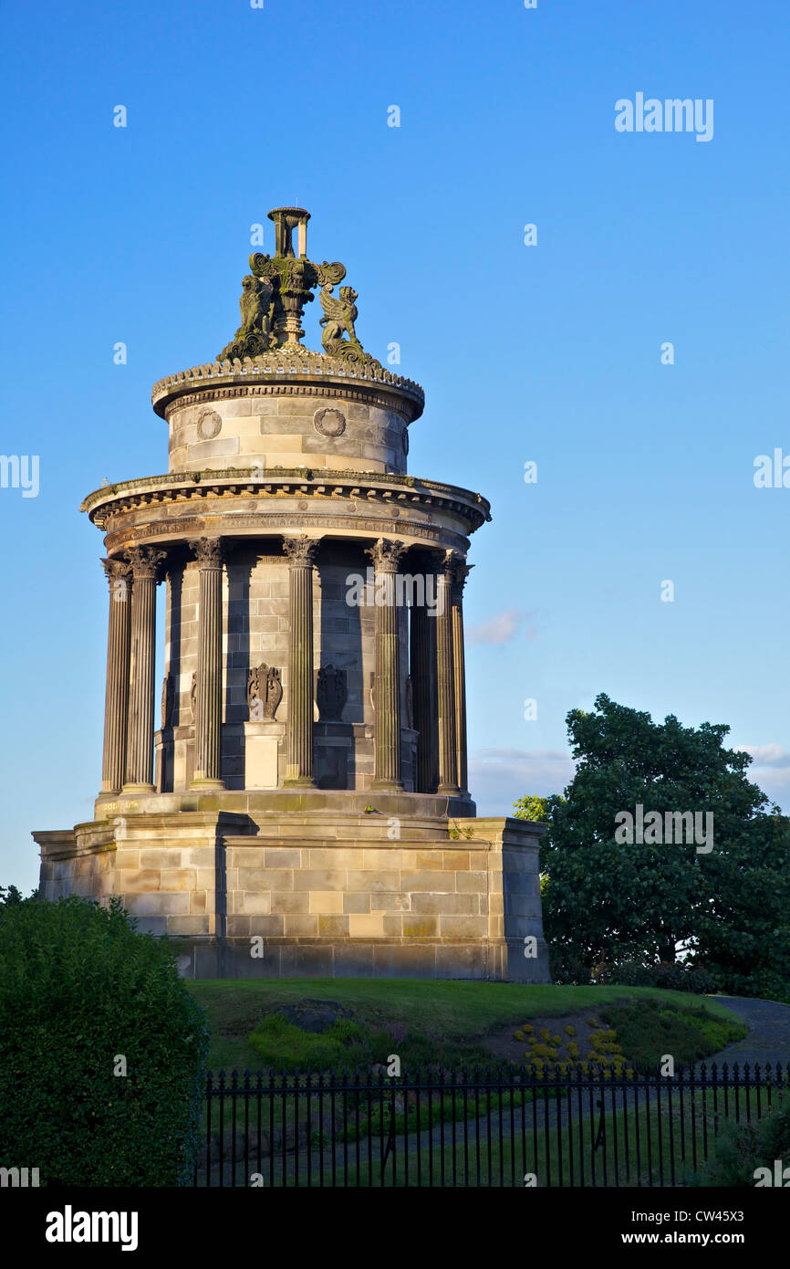 Burns Monument, Regent Straße, im Sommersonnenschein, Edinburgh, Schottland, UK, GB, Großbritannien Stockfoto