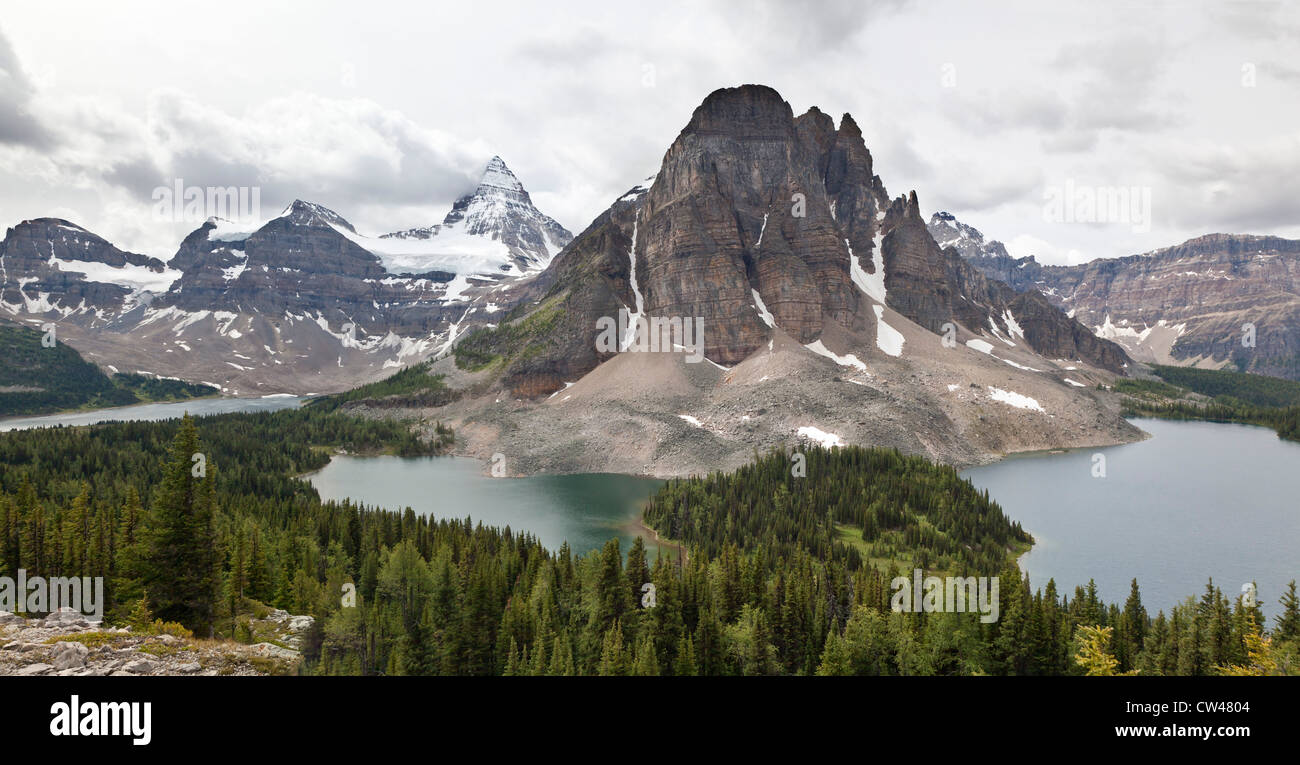Kanada, Mount Assiniboine Provincial Park, The Nub und Nublet Trail, Mount Wedgwood und Mount Assiniboine, Sunburst und Himmelblau Stockfoto