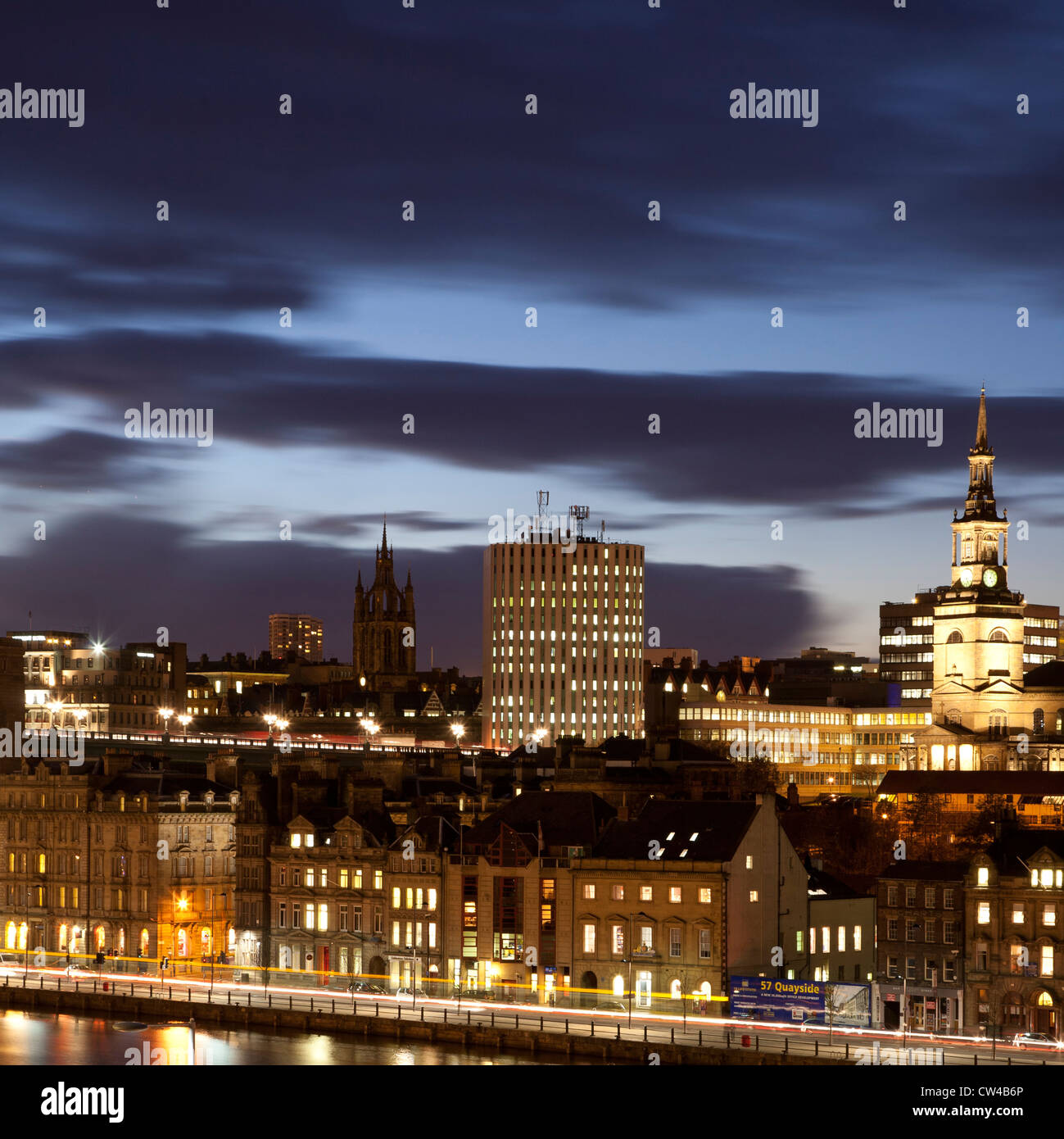 Nachtansicht der Newcastle-Skyline von Gateshead Stockfoto