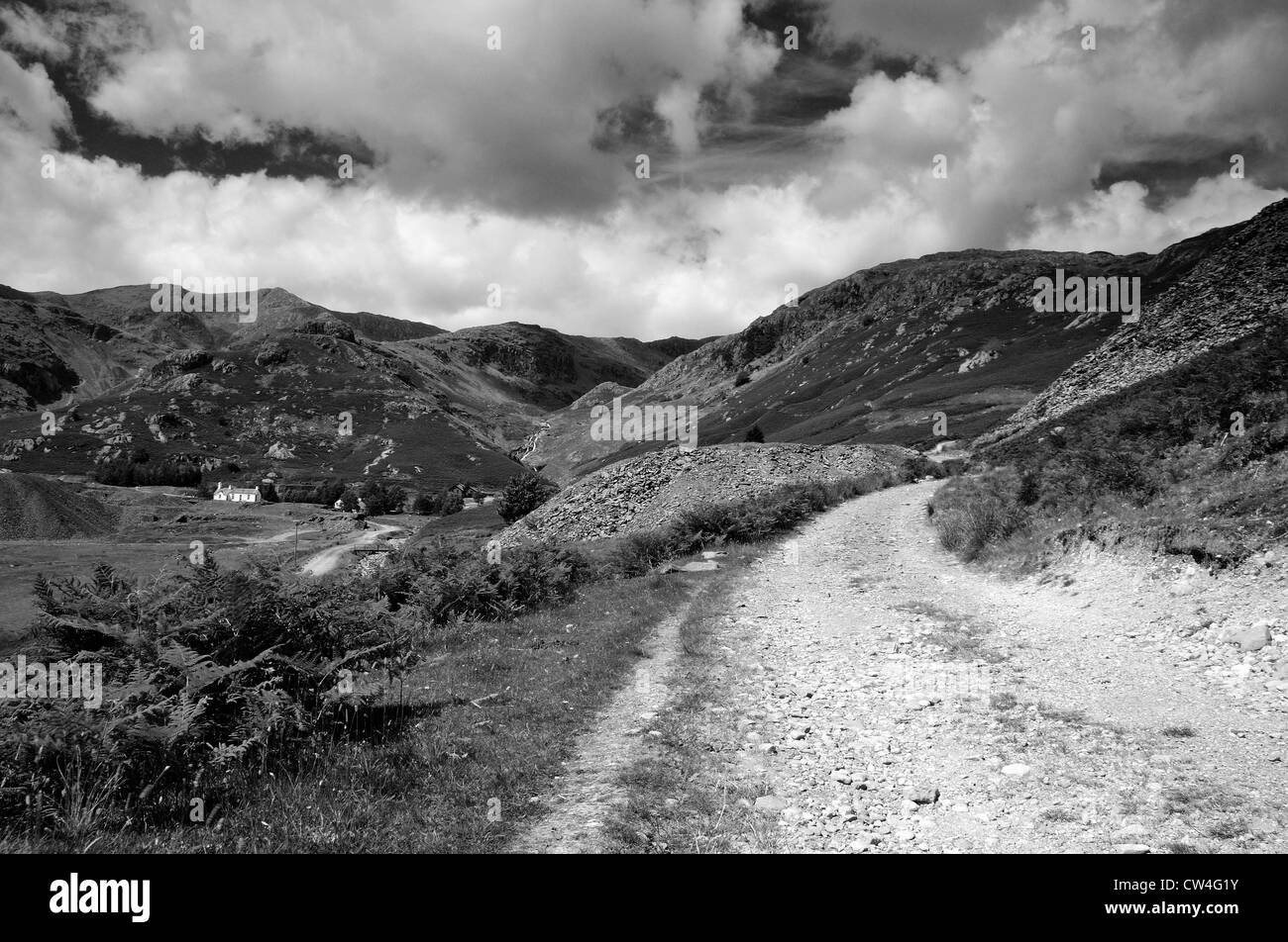 Schwarz / weiß Bild Kupferbergwerke Tal in der Nähe von Coniston im englischen Lake District Stockfoto