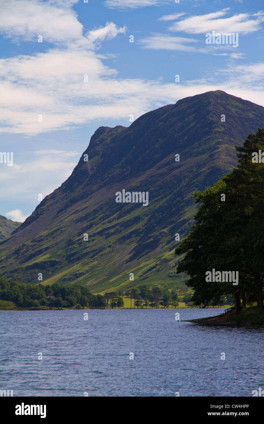 Fleetwith Hecht vom Ufer des Buttermere im Lake District, Cumbria, England Stockfoto