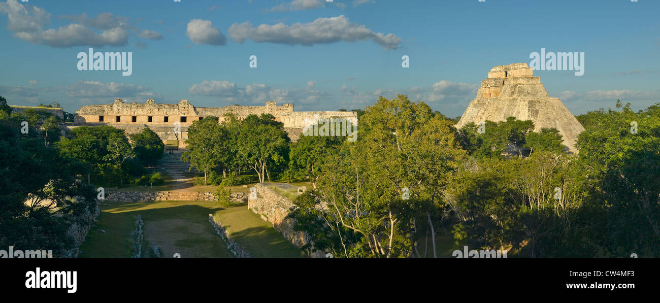 Pyramide des Zauberers, Maya-Ruine und Pyramide von Uxmal in der Yucatan Halbinsel, Mexiko bei Sonnenuntergang Stockfoto