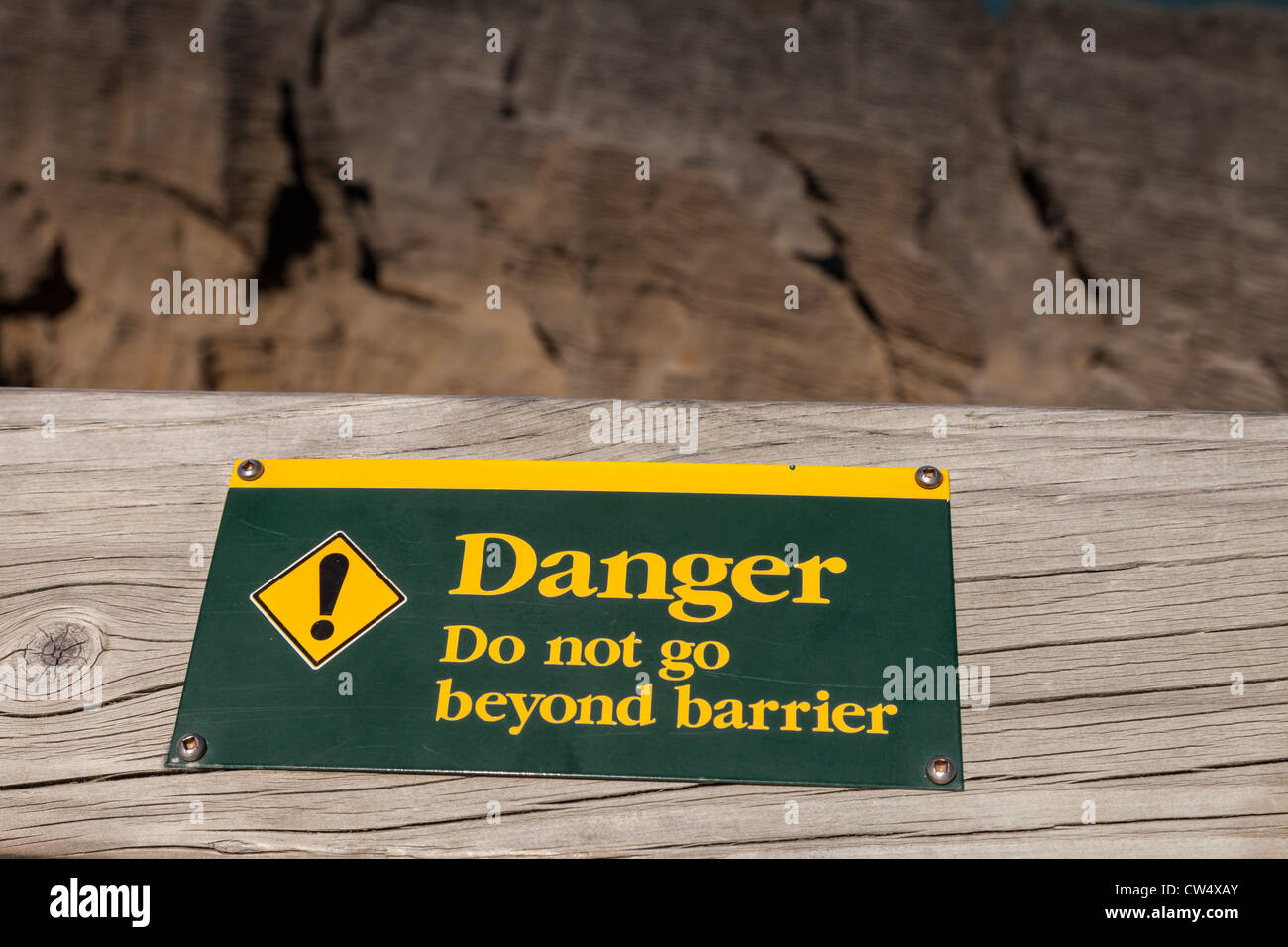 Zeichen-Gefahr nicht hinausgehen Barriere bei Punakaiki, Pancake Rocks, New Zealand Stockfoto