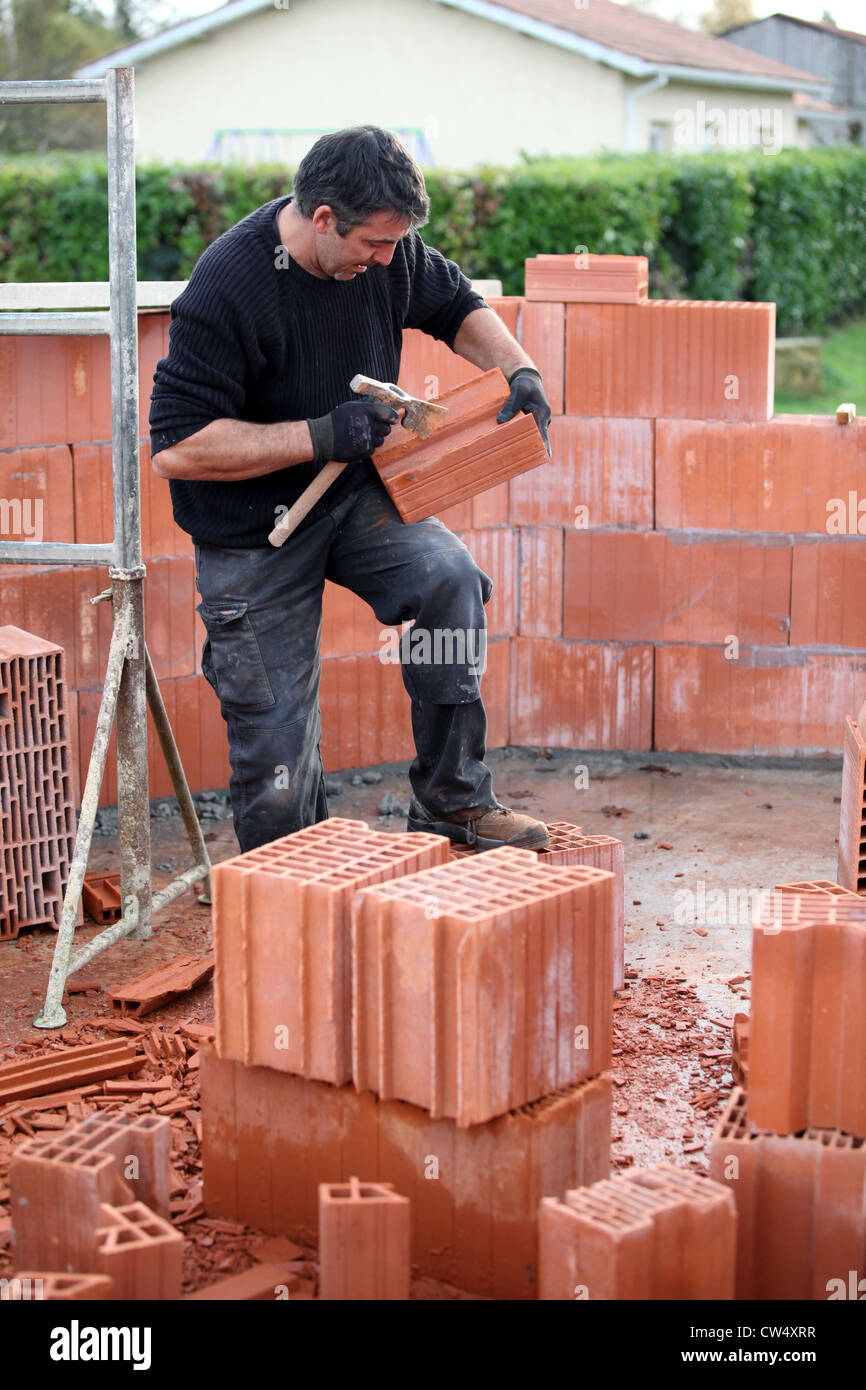 Mason Ziegel schlagen leichte Anpassungen vornehmen Stockfoto