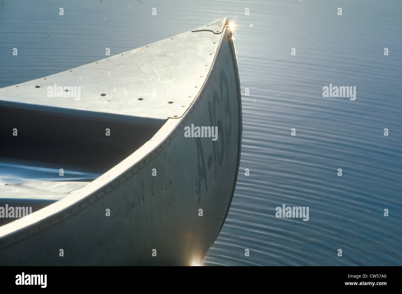 Detail der Vorderseite des Kanu auf dem Wasser, Delaware River, Calicoon, NY Stockfoto