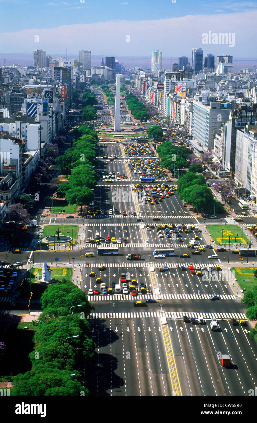 Übersicht des Verkehrs auf Avenida Nueve de Julio in Buenos Aires. Argentinien Stockfoto
