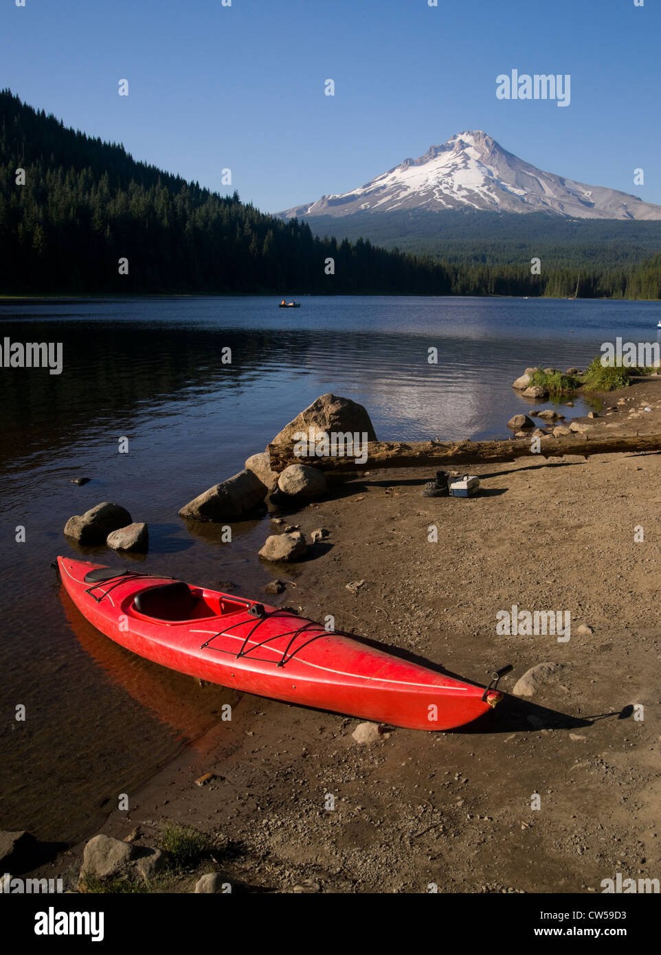 Kajak auf Trillium Lake am Mount Hood Stockfoto