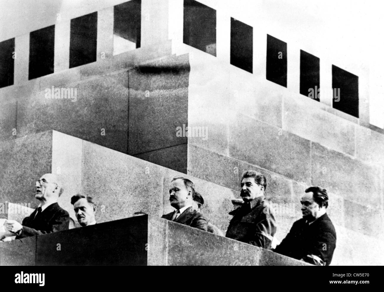 Moskau. Rotes Quadrat. Maxim Beerdigung.  André Gide eine Rede. Auf dem r.: Stalin Stockfoto