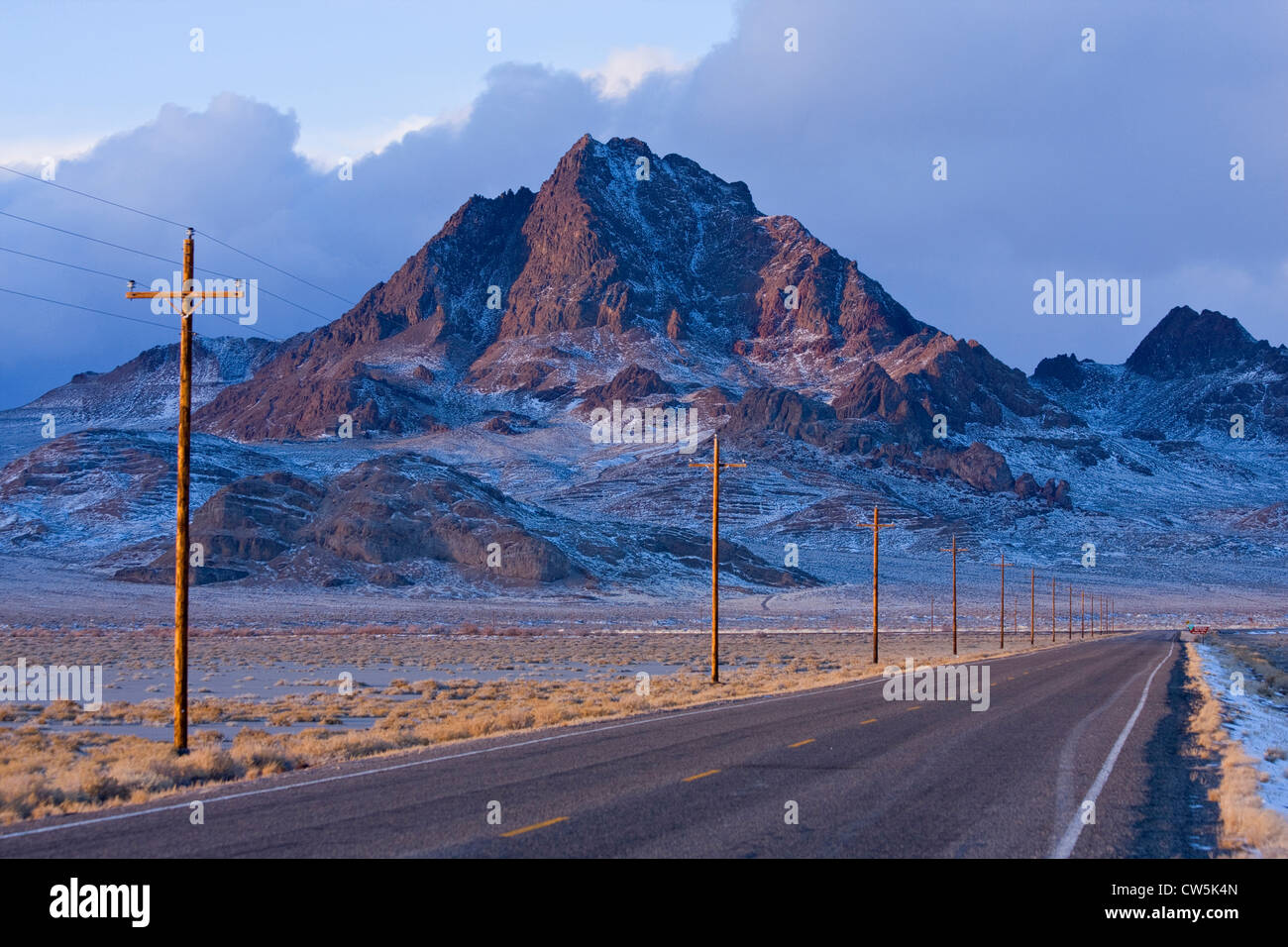 Straße führt auf einen Berg, Gipfel Wendover, Utah, USA Stockfoto