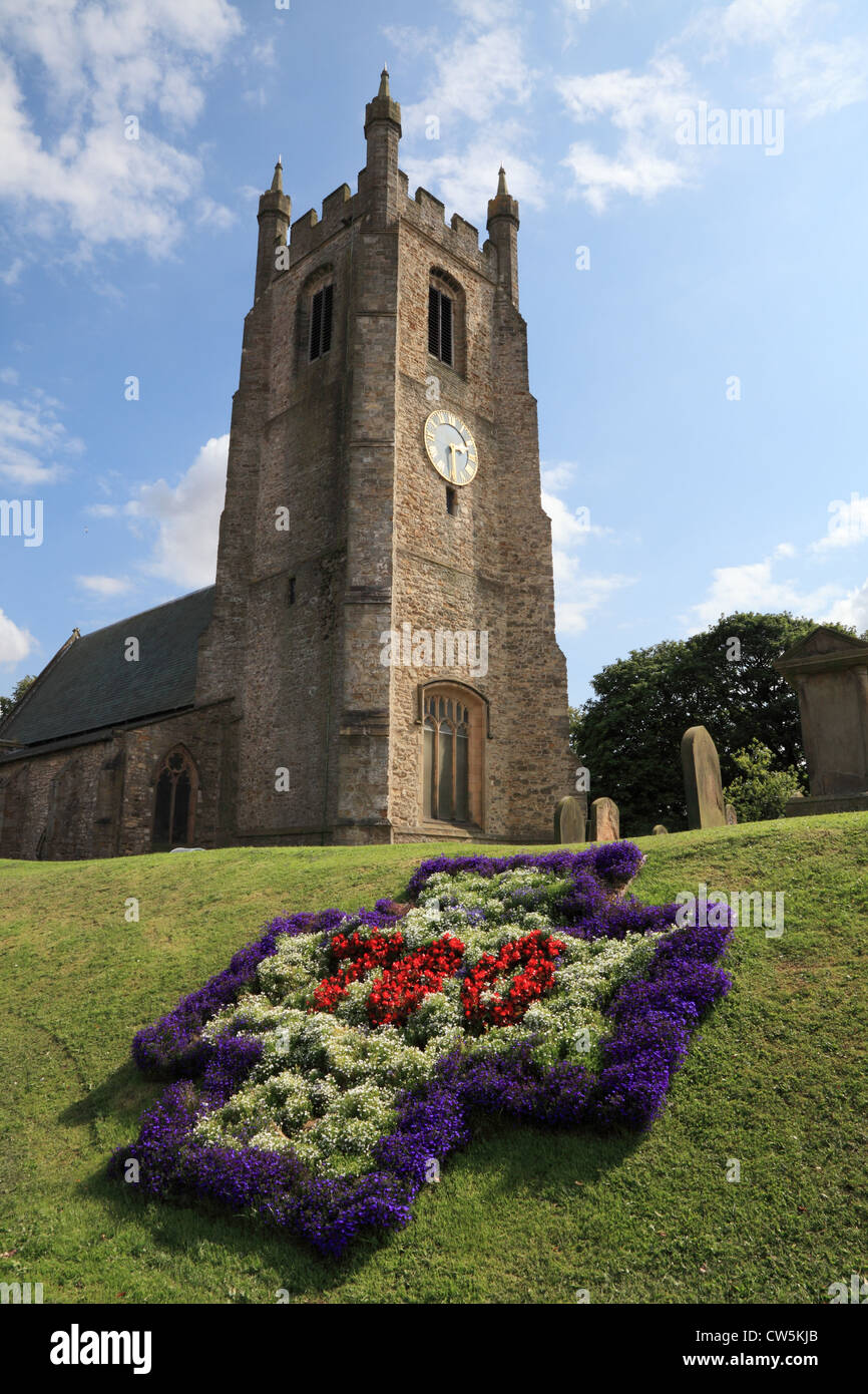 Blütenpracht Kennzeichnung 700 Jahre außerhalb der Pfarrei Kirche St. Edmund, Sedgefield, Nord-Ost England UK Stockfoto
