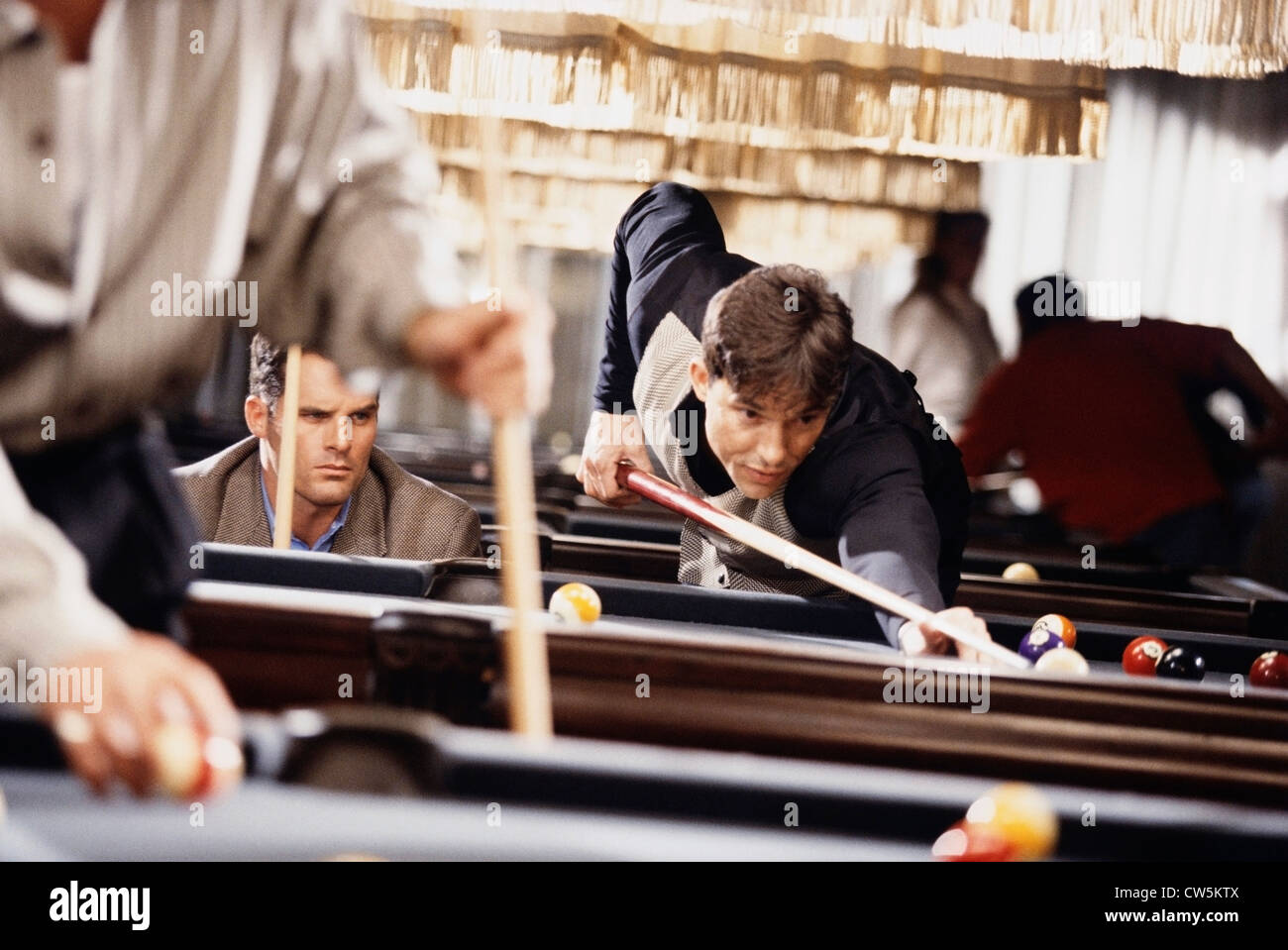Männer spielen Billard in einem Billard-bar Stockfoto