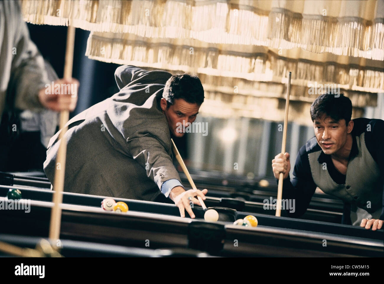 Männer spielen Billard in einem Billard-bar Stockfoto