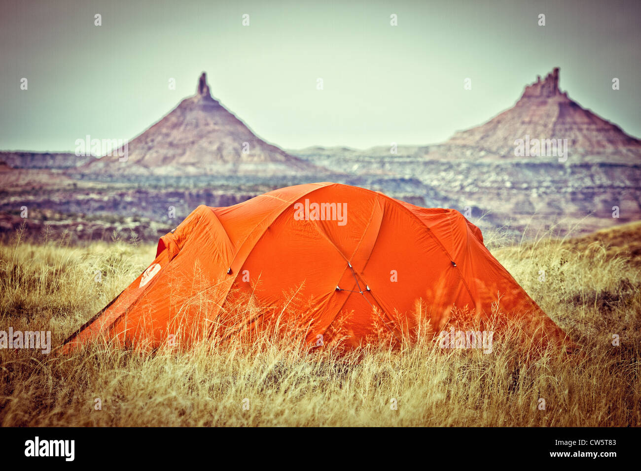 Eine rote Zelt in der Wüste in Indian Creek in der Nähe von Moab, Utah, USA Stockfoto