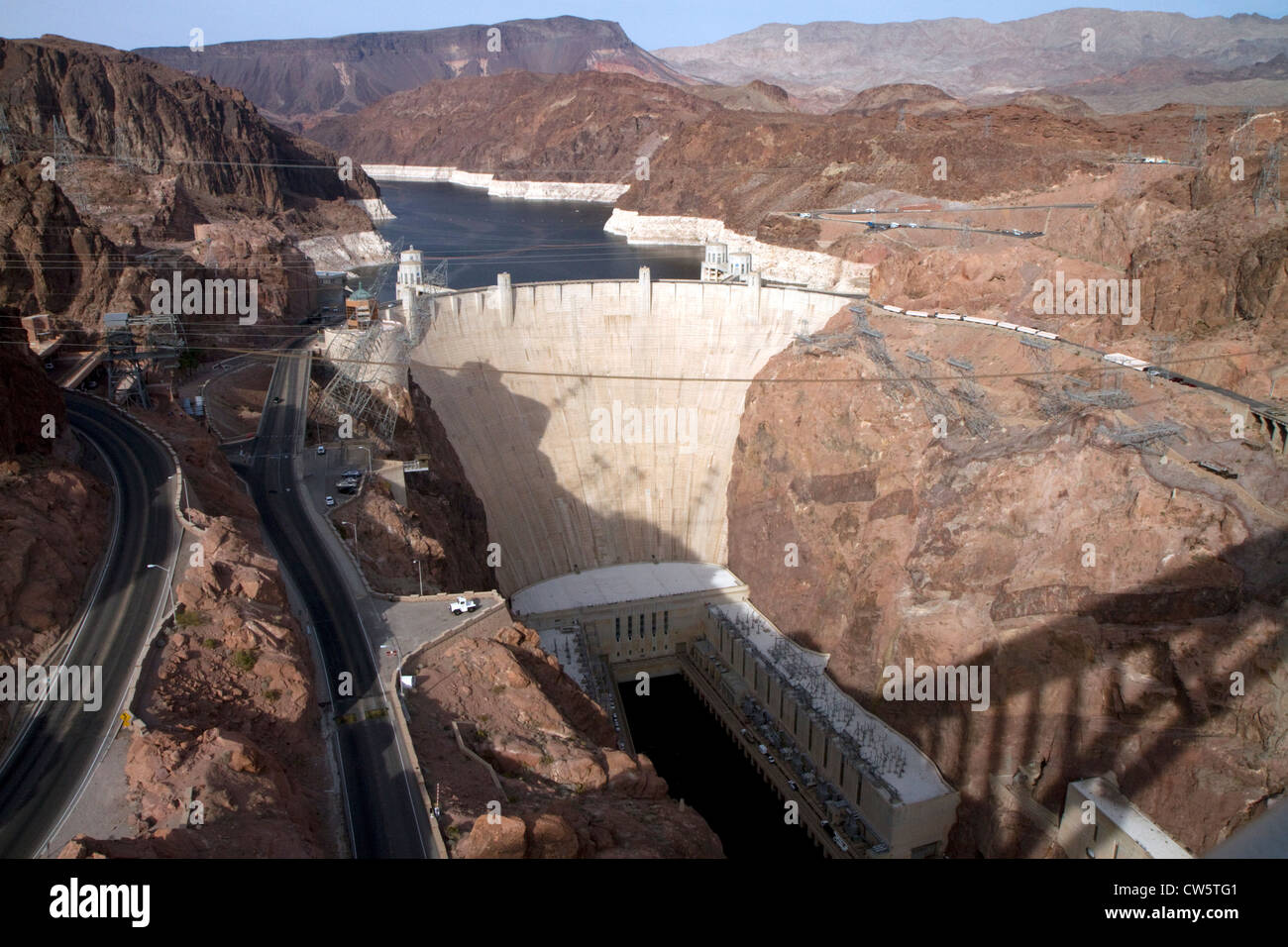 Der Hoover-Staudamm befindet sich im Black Canyon des Colorado River an der Grenze zwischen Arizona und Nevada, USA. Stockfoto