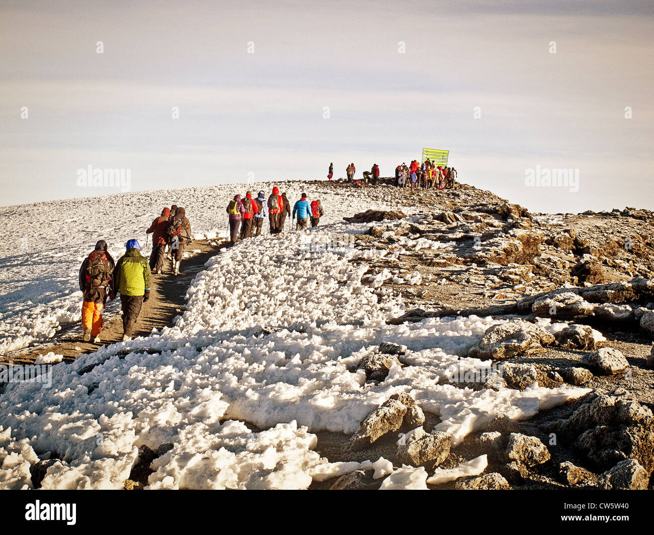 Eine Gruppe nähern sich der Gipfel des Kilimanjaro Stockfoto