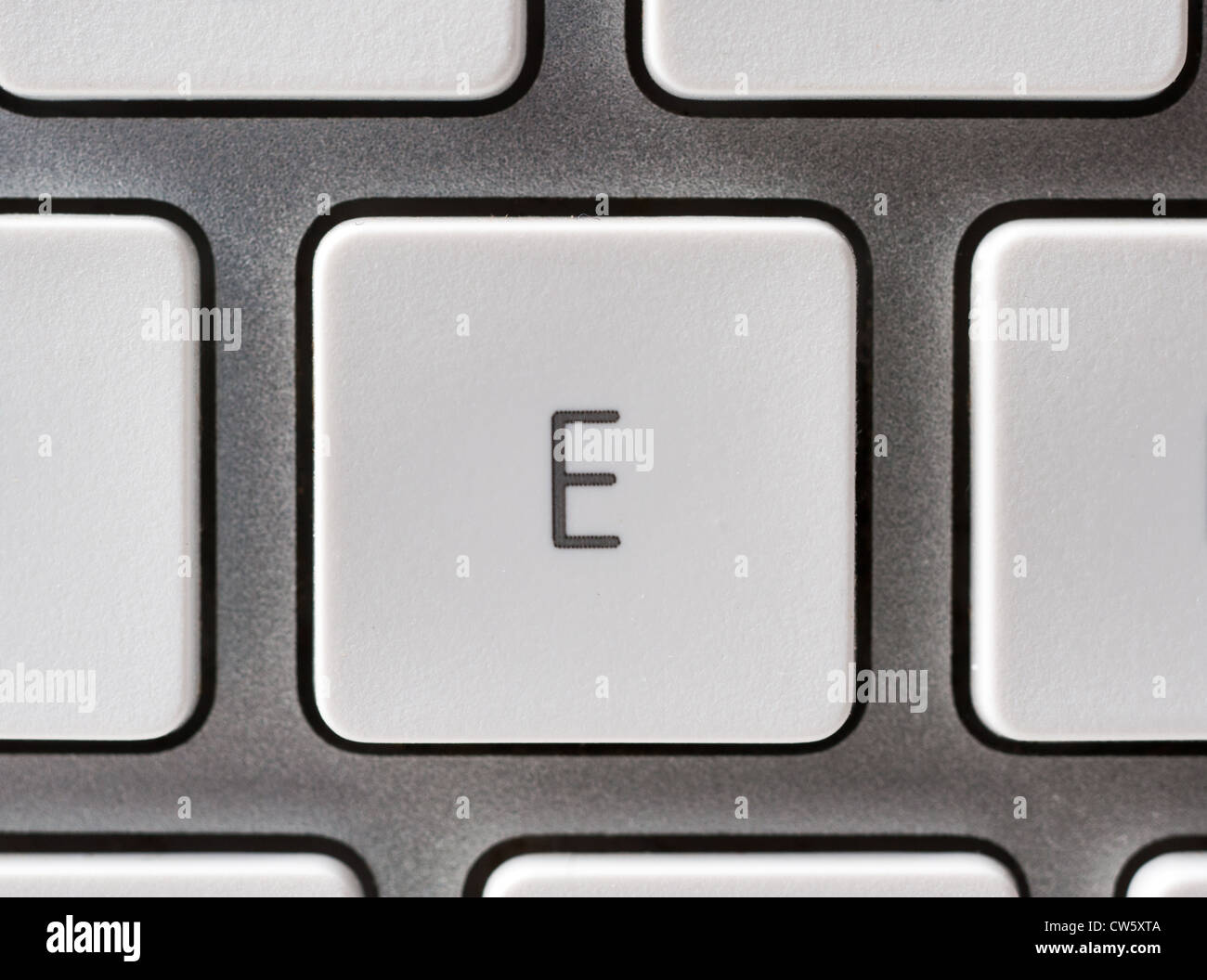 Buchstabe E auf einer Apple-Tastatur Stockfoto