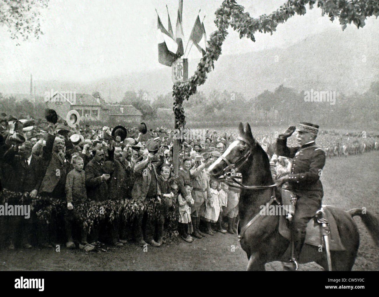 Ersten Weltkrieg.  General Maud'Huy bejubelt von der Bevölkerung von Saint-Amarin, im Elsass Stockfoto