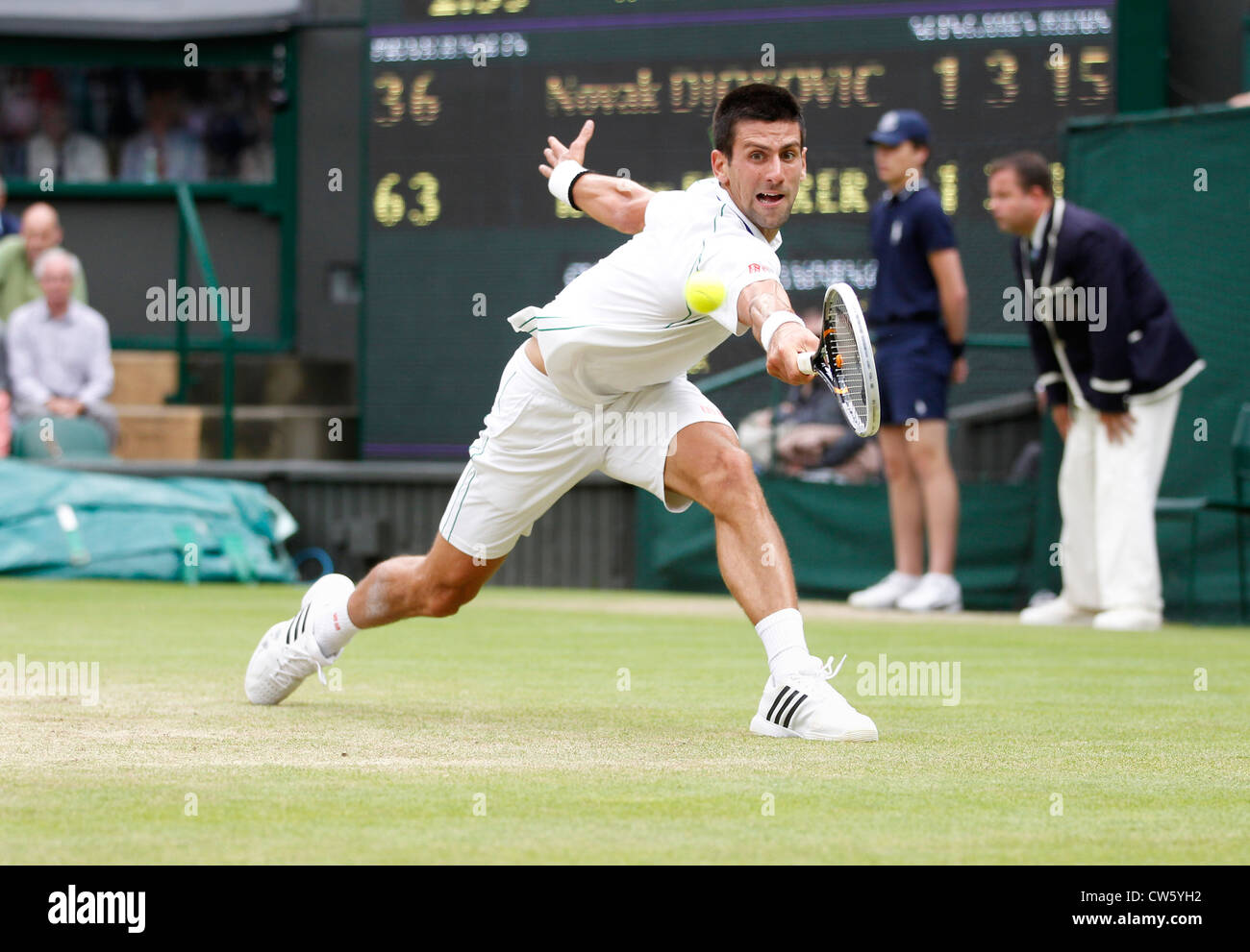 Novak Djokovic (SRB) in Aktion in Wimbledon Stockfoto