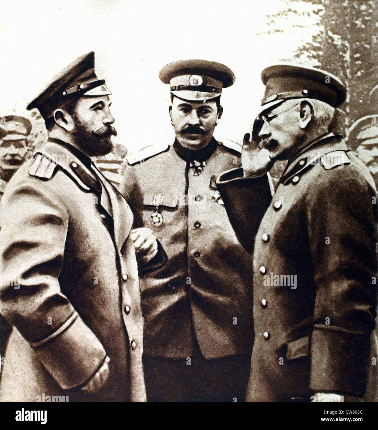 Welt Krieg I. Zar Nicholas II im Gespräch mit Generäle Januchkevich und Ruzsky (1915) Stockfoto