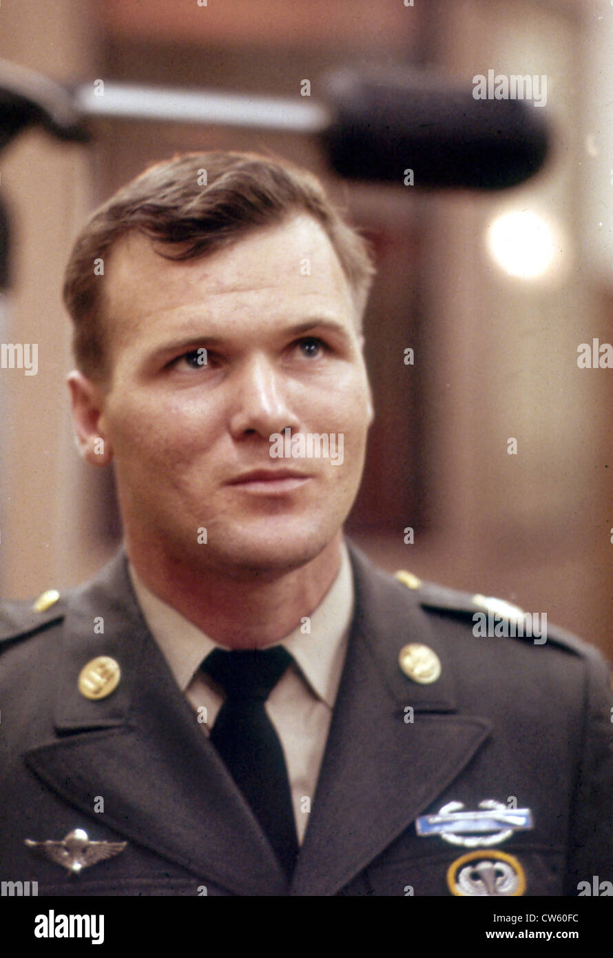 BARRY SADLER (1940-1987) US Army Ex-Combat Medic Aufnahme seiner "Balladen der Green Berets" in den RCA-Studios im Jahr 1966 Stockfoto