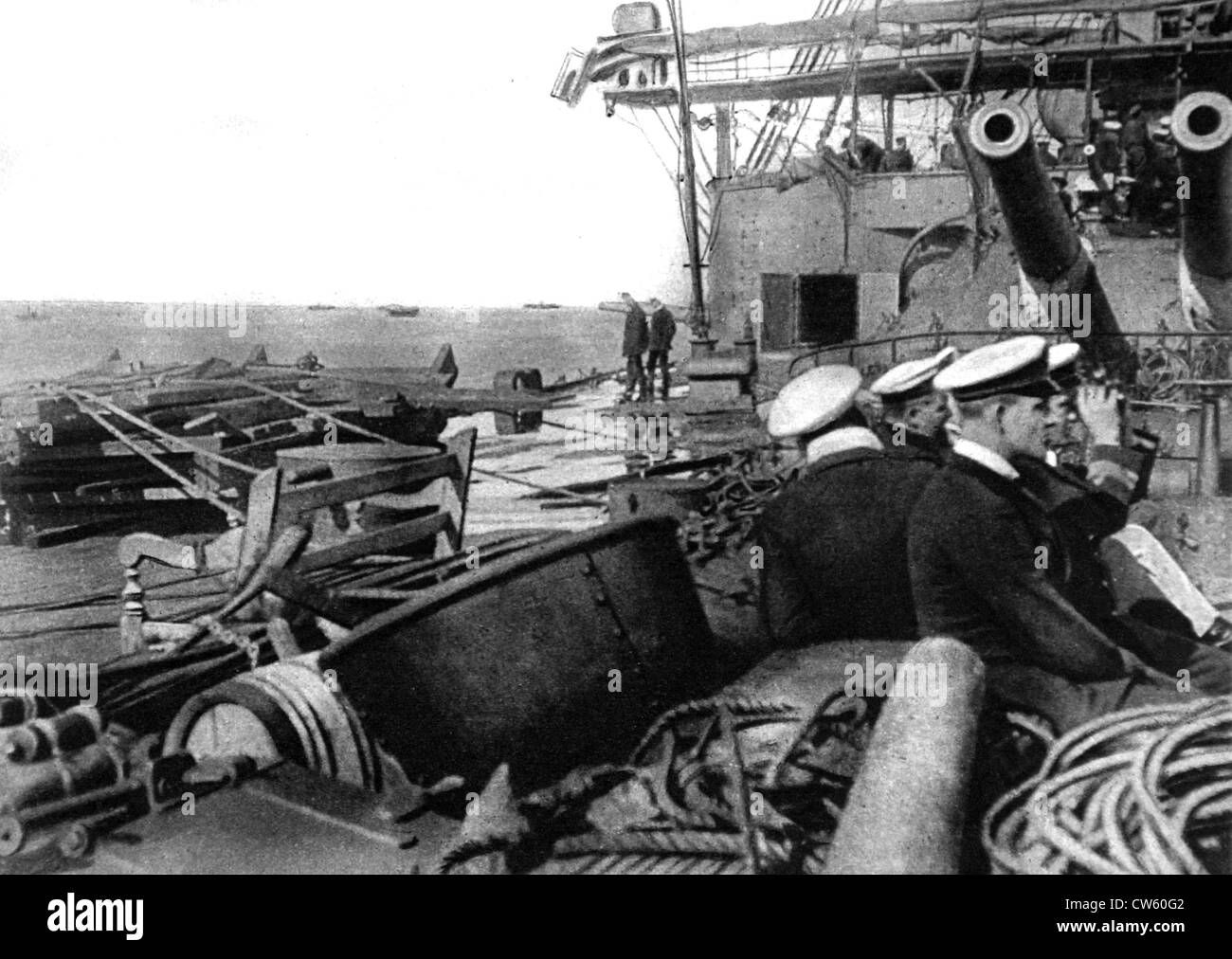 Ersten Weltkrieg. Am Eingang zum Dardanelles englischen Schlachtschiff bereit für den Kampf in Linie Mine-Kehrmaschinen aus Seddul-Bahr Stockfoto