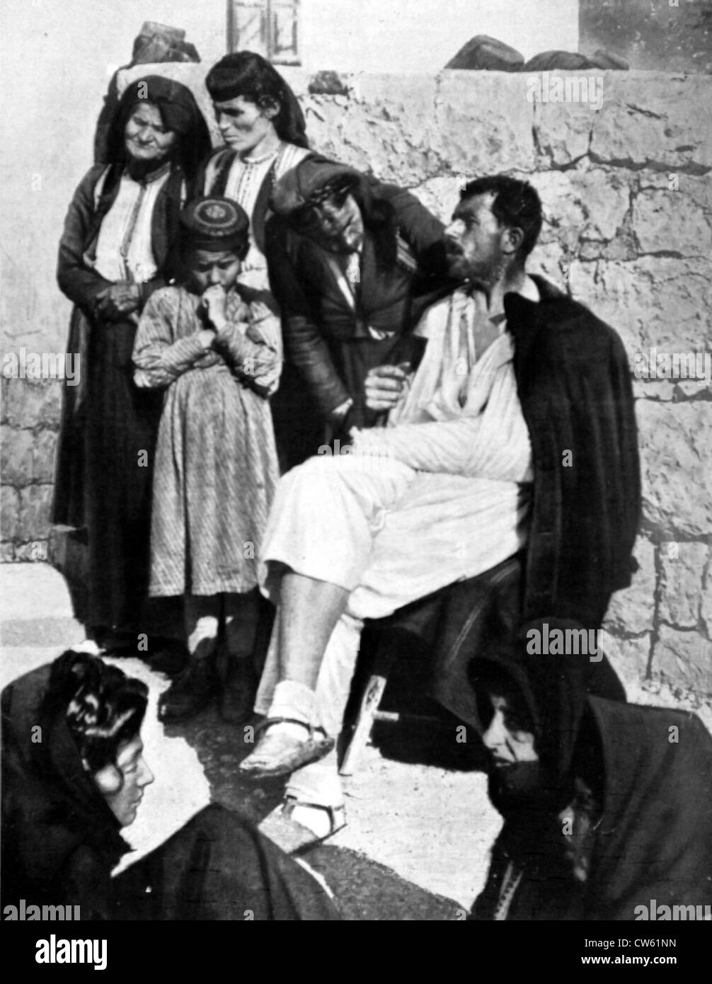 In Montenegro links auf Cettigne, die einzigen nach die ersten Schlachten die Frauen, Kinder und verwundete (1912 sind) Stockfoto