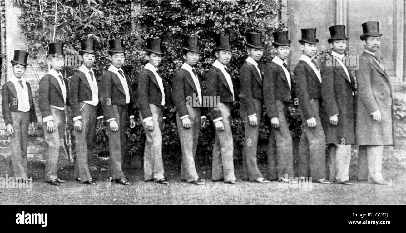 König von Siam, Chulalongkorn und einige seiner Söhne, die in England (1910) ausgebildet wurden Stockfoto