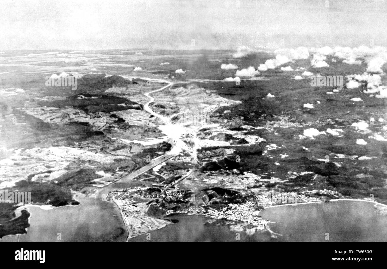 Atlantik und Pazifik, verbunden durch den Panama-Kanal, gesehen auf 4.000 Metern Höhe (1928) Stockfoto