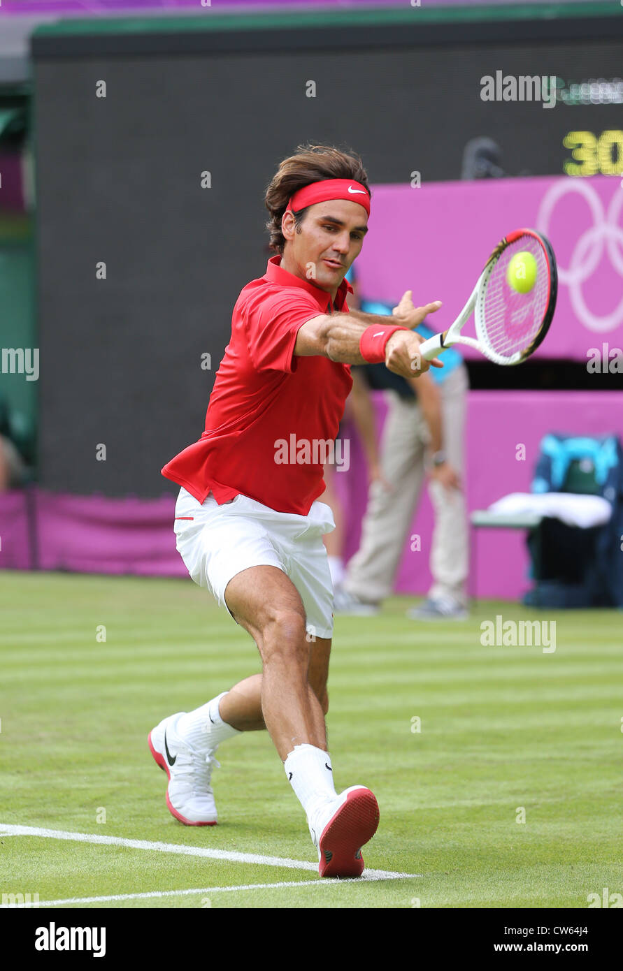 Roger Federer(SUI) in Aktion in Wimbledon während der Olympischen Spiele 2012 Stockfoto