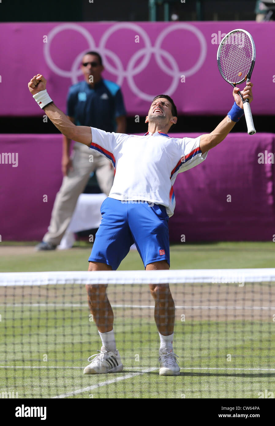 Novak Djokovic (SRB) feiert seinen Sieg in Wimbledon während der Olympischen Spiele 2012 Stockfoto